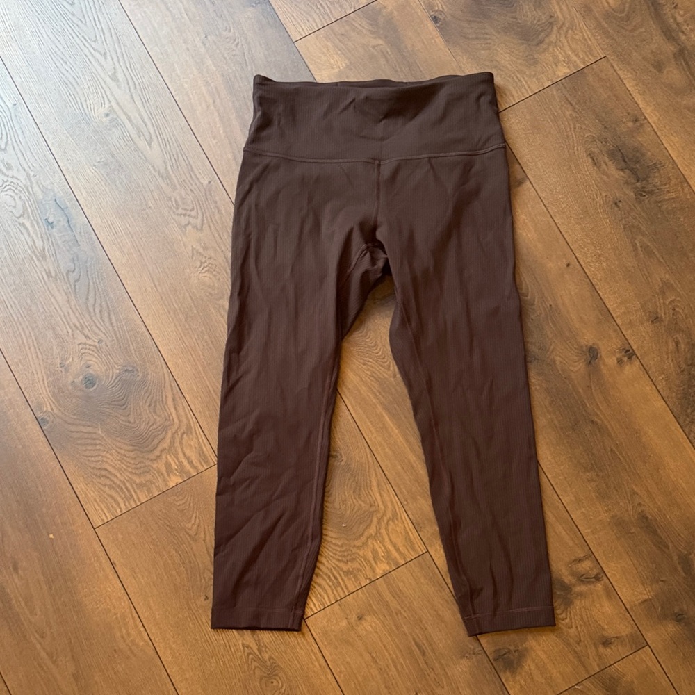 Like new Wunder Train High Rise Ribbed Crop 23” size 8